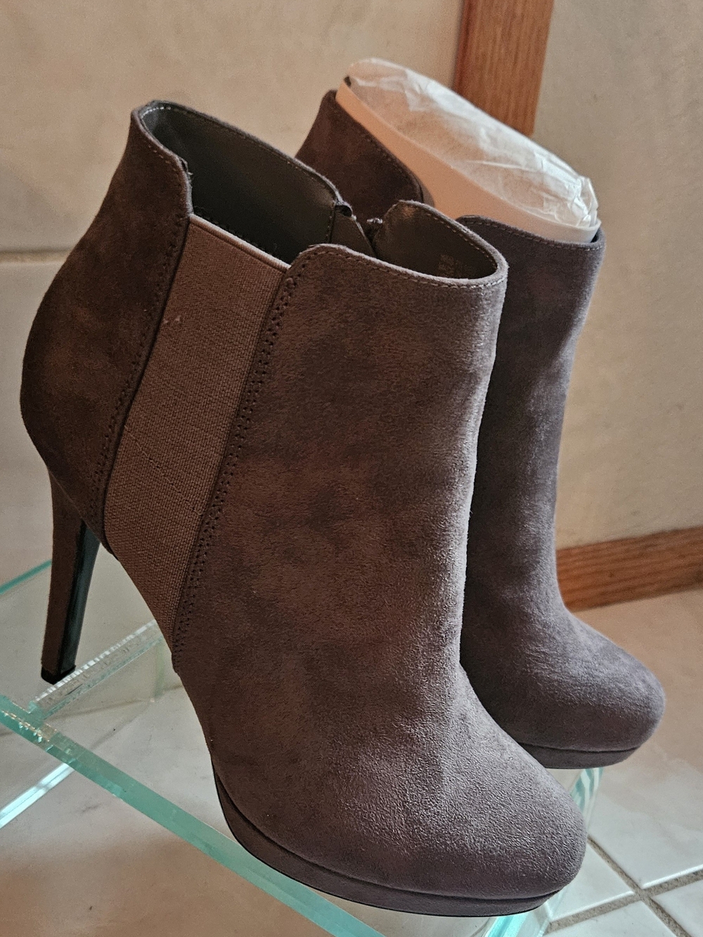 NIB Apt9 Women’s Brown Suede Ankle Boots - High Heel Chelsea Bootie